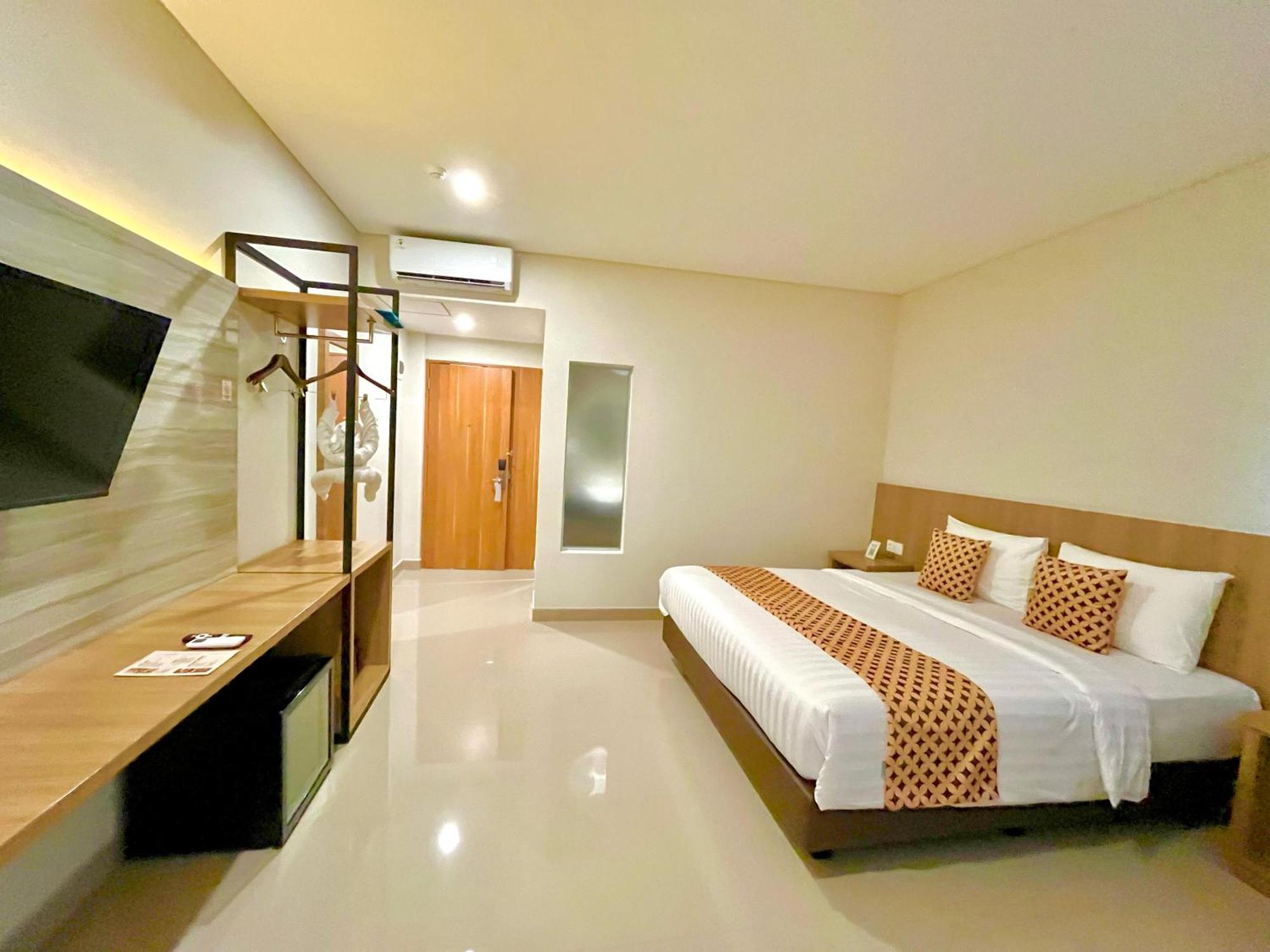 Front One Hotel Gombong Gombong  Luaran gambar