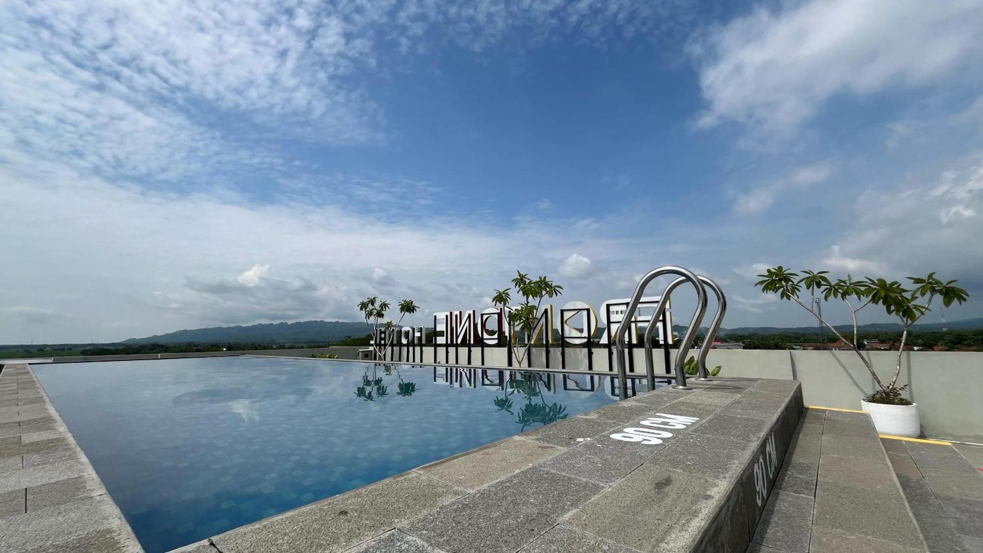 Front One Hotel Gombong Gombong  Luaran gambar