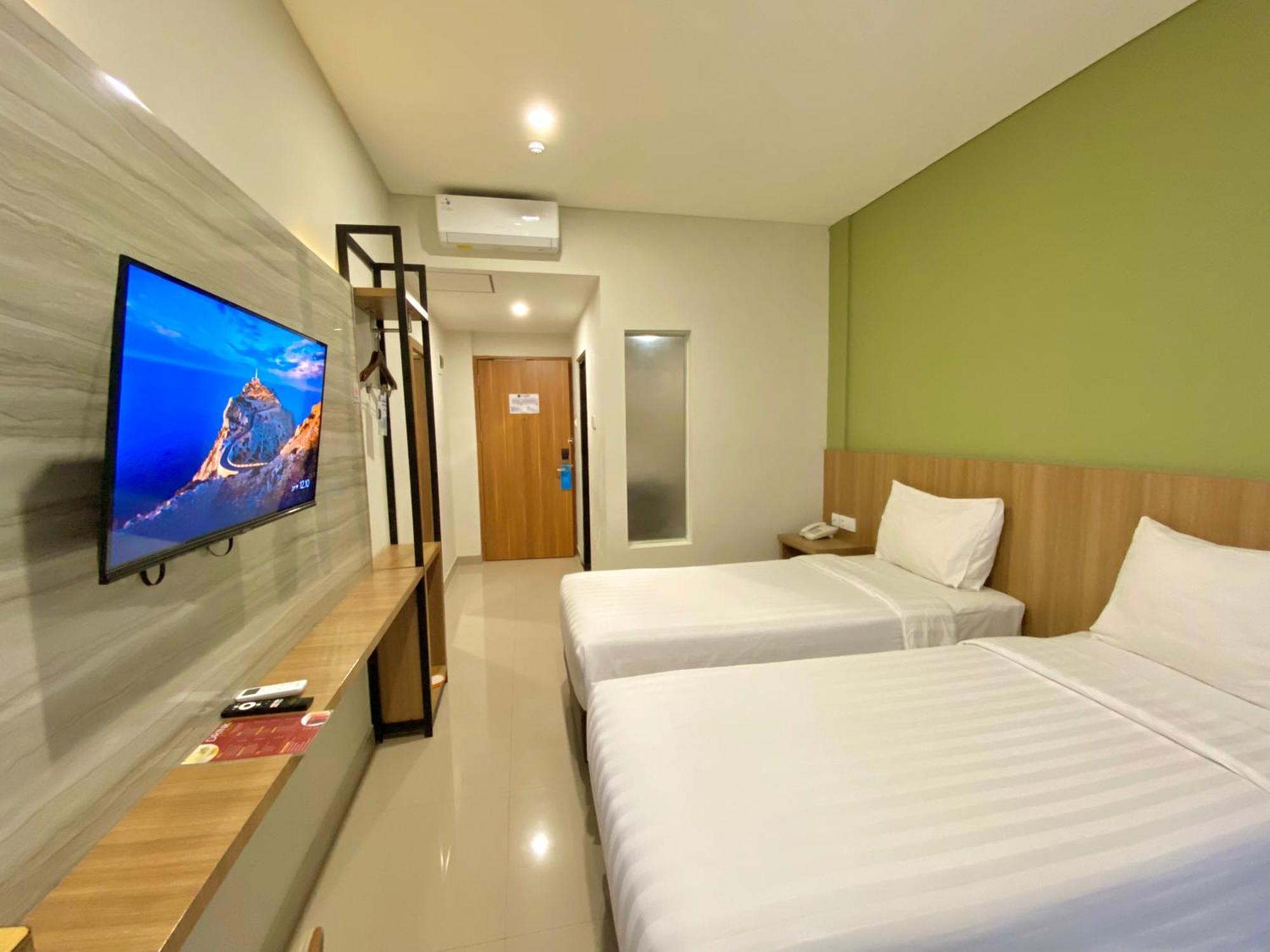 Front One Hotel Gombong Gombong  Luaran gambar