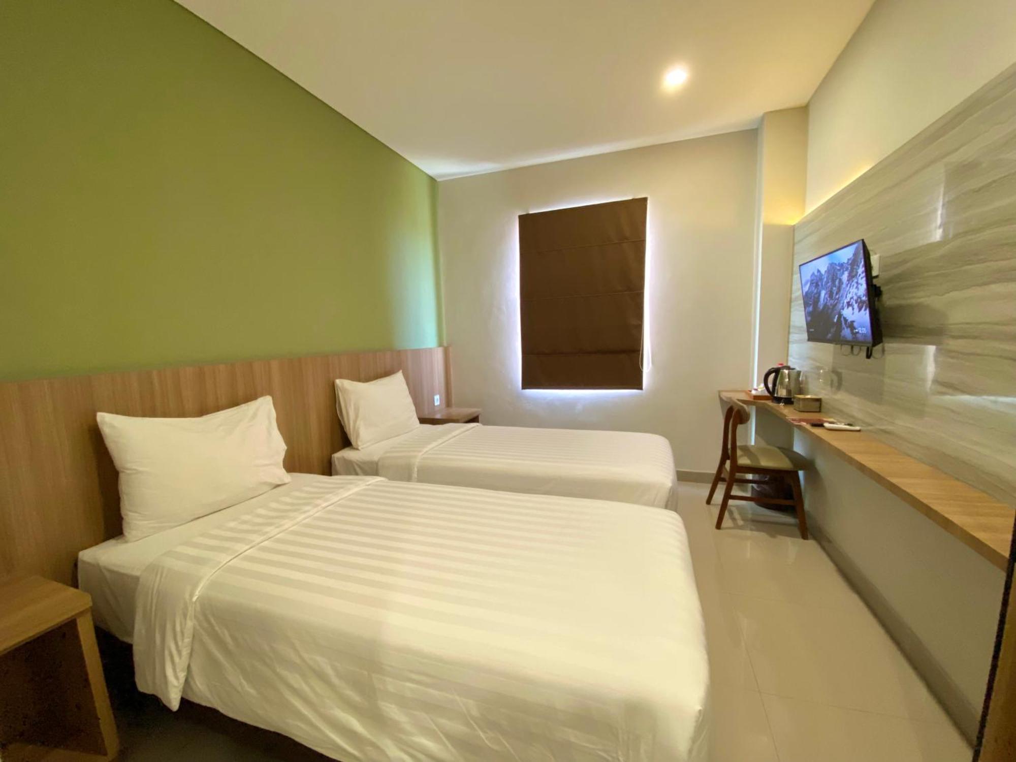 Front One Hotel Gombong Gombong  Luaran gambar