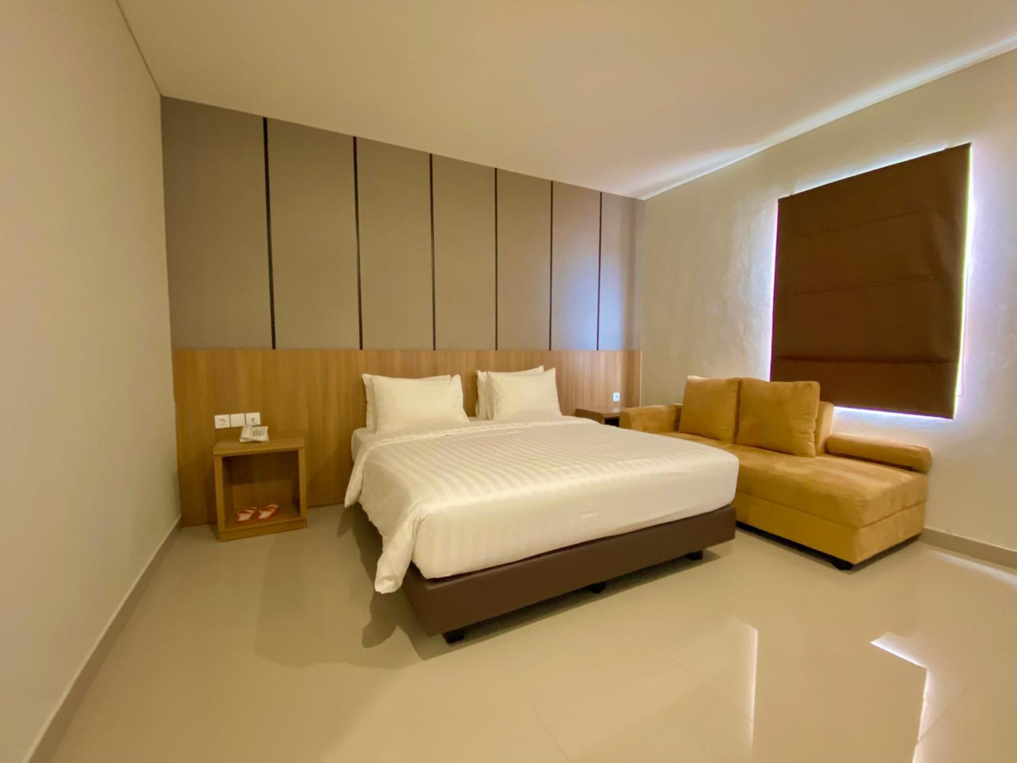 Front One Hotel Gombong Gombong  Luaran gambar