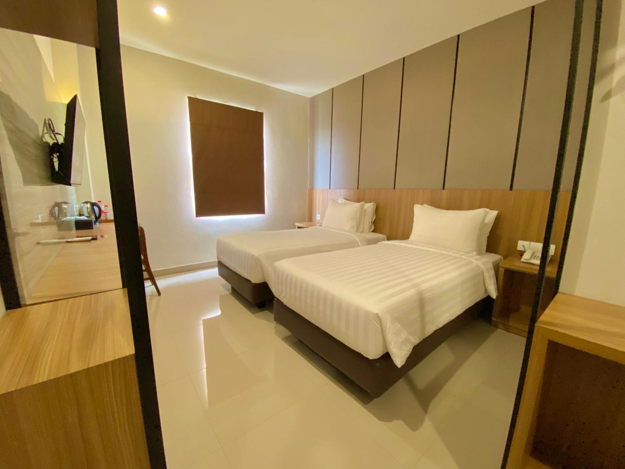 Front One Hotel Gombong Gombong  Luaran gambar
