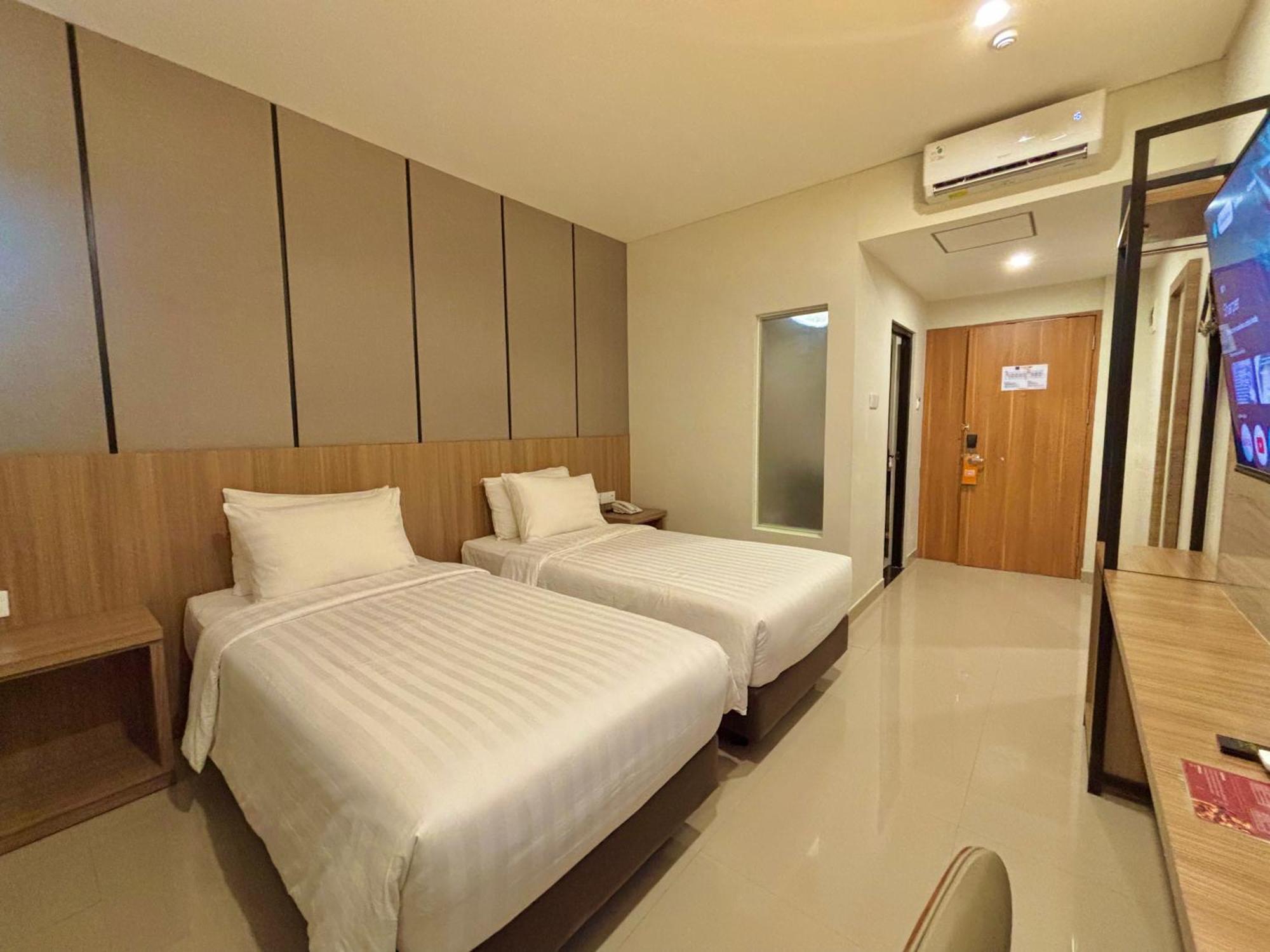 Front One Hotel Gombong Gombong  Luaran gambar