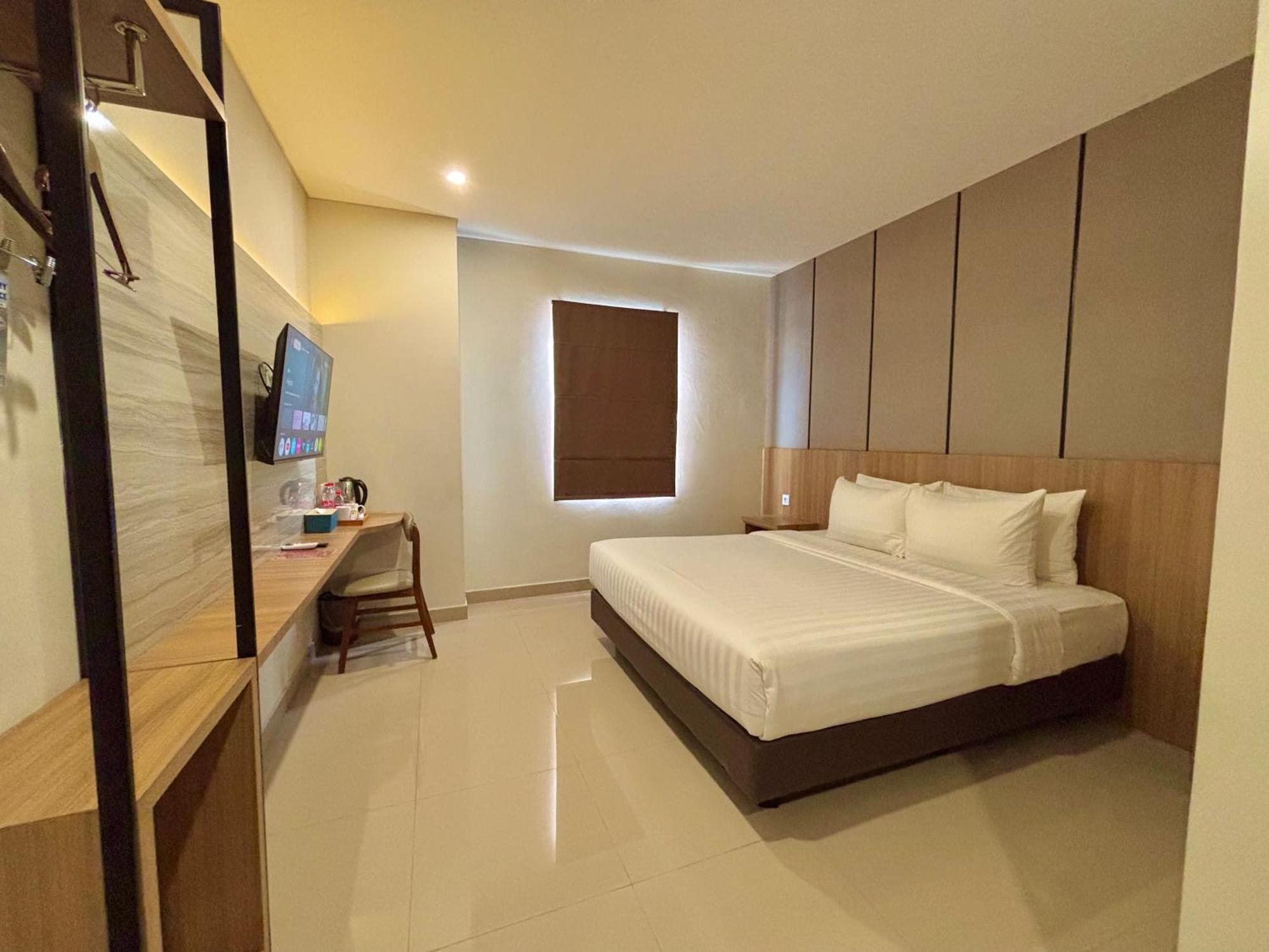 Front One Hotel Gombong Gombong  Luaran gambar