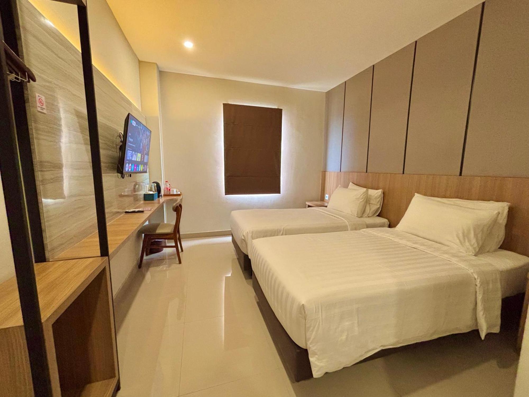 Front One Hotel Gombong Gombong  Luaran gambar