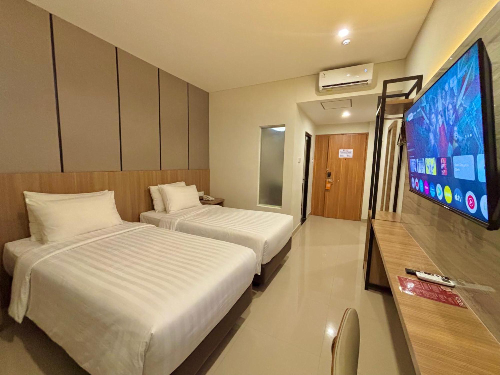 Front One Hotel Gombong Gombong  Luaran gambar