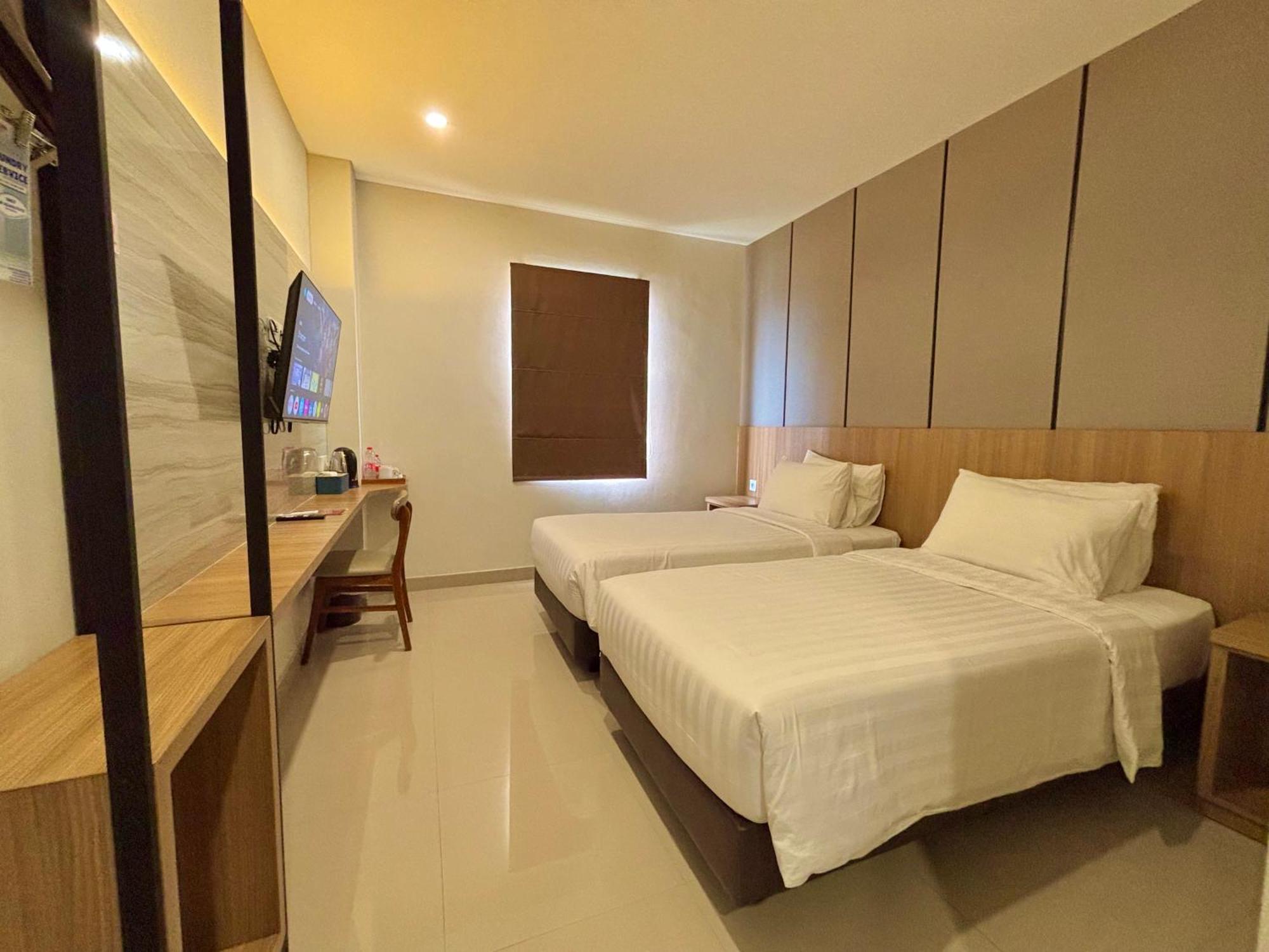Front One Hotel Gombong Gombong  Luaran gambar